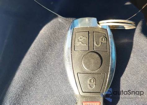 2013 Mercedes-Benz C 250 из США, поврежденный, VIN WDDGJ4HB1DF990786